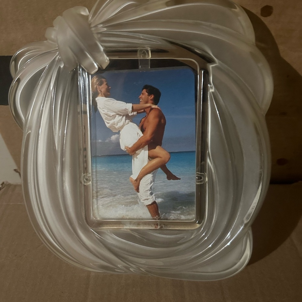 Vintage Mikasa Love Knot Clear Swirl Bow Photo Frame